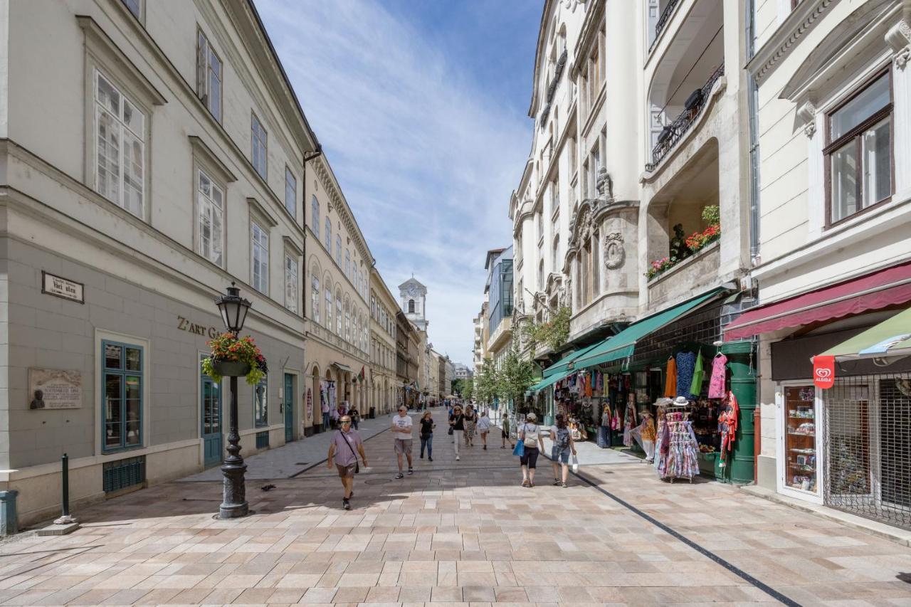 Skyline Serenity Retreat @Vaci Most Famous Street Budapest Exterior photo